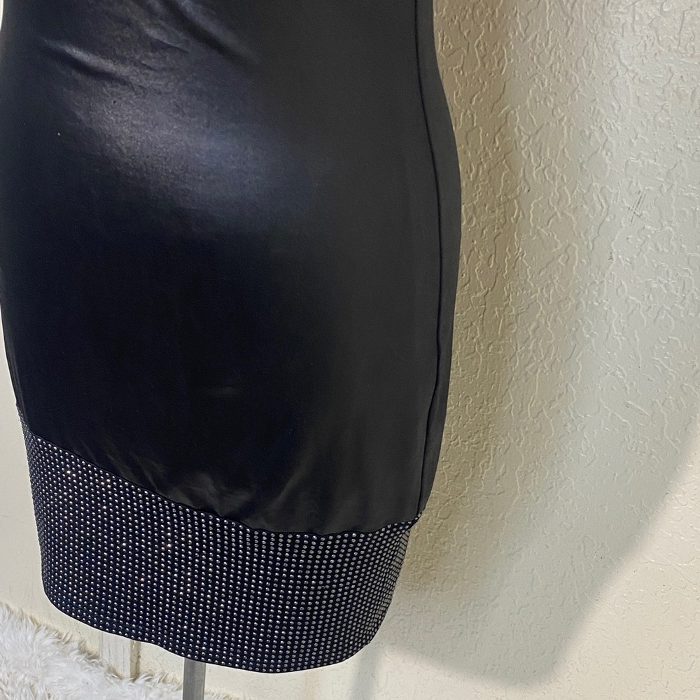 Elegant and sexy fitted black faux leather dress Sleeveless - Picture 6 of 12